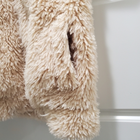 MINI BODEN FAUX FUR SHERPA FULL ZIP VEST WITH HOOD CREAM YOUTH GIRLS SIZE 5 - 6Y - Picture 4 of 13